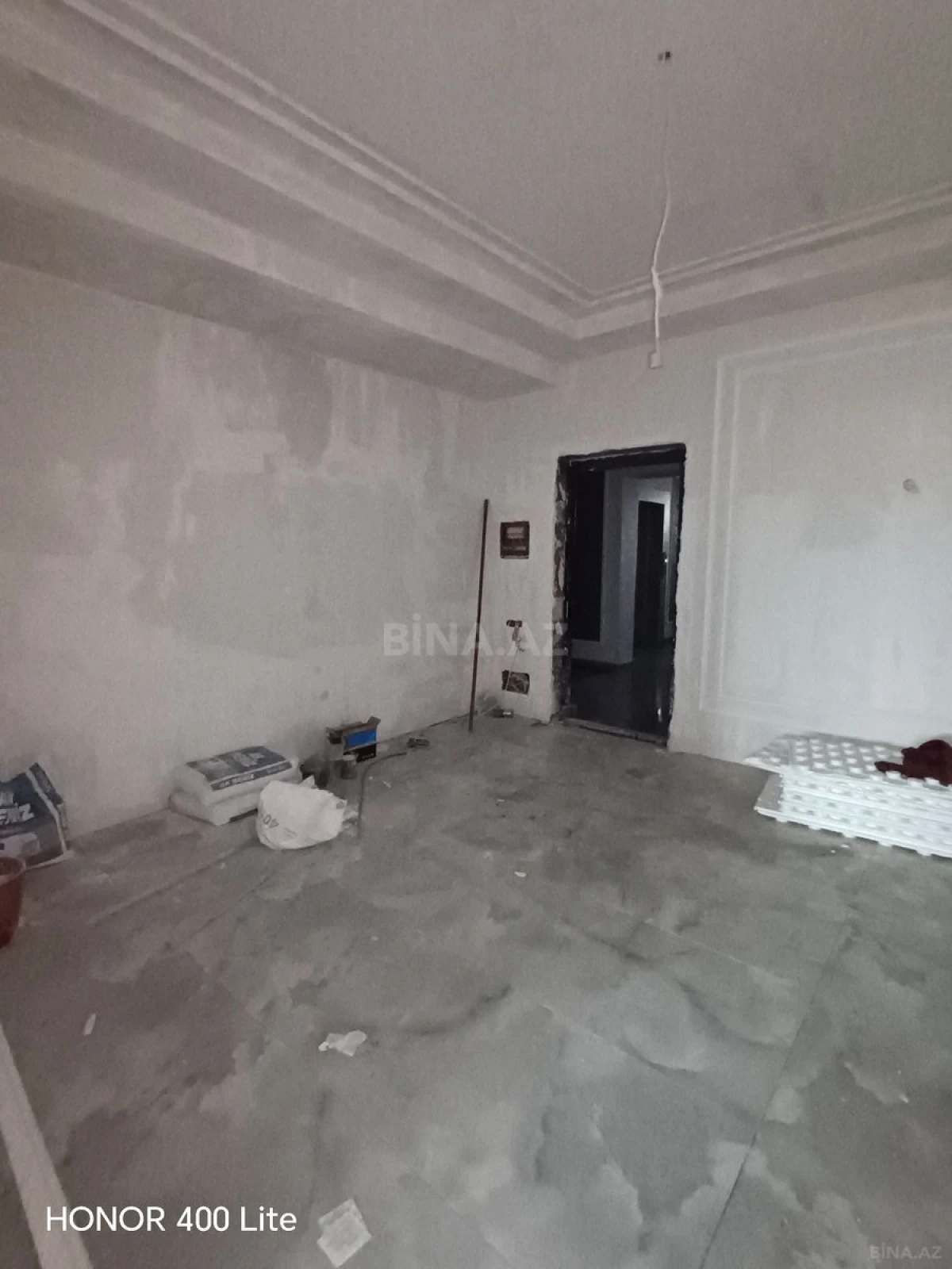 Satılır 4 otaqlı mənzil 215 m²
