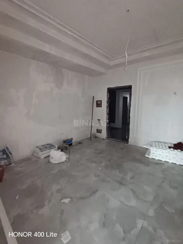 Satılır 4 otaqlı mənzil 215 m²