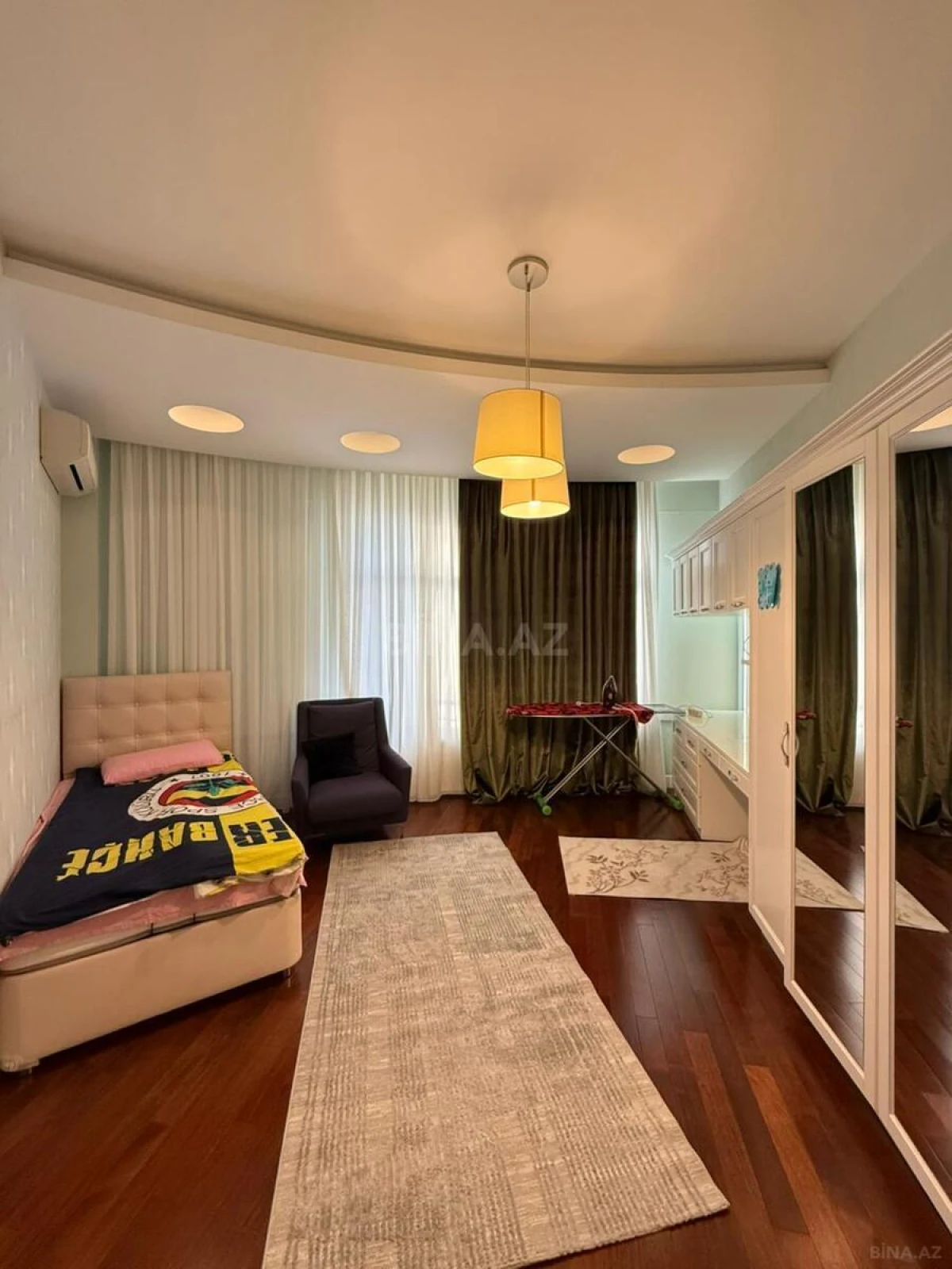 Satılır 3 otaqlı mənzil 140 m²