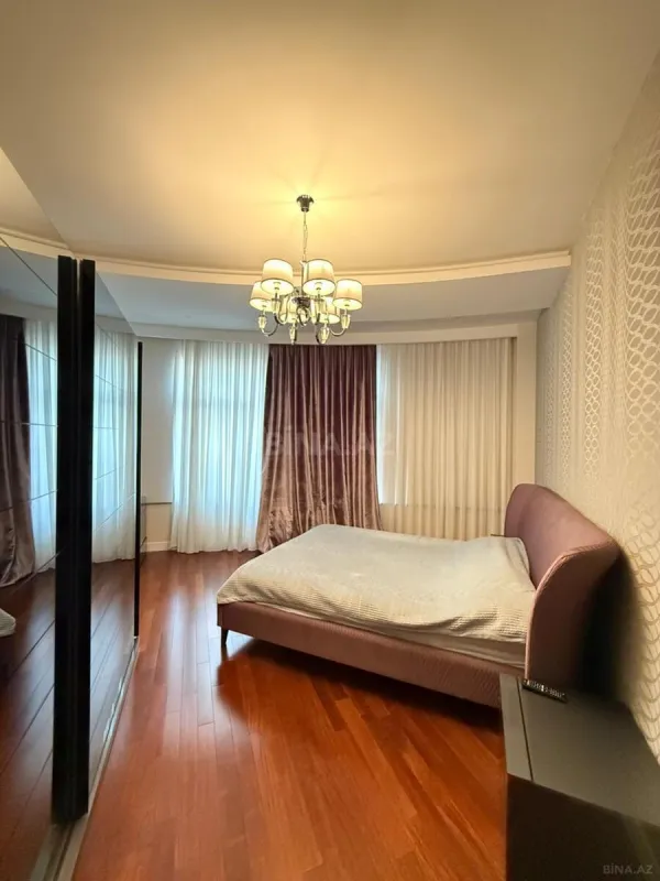 Satılır 3 otaqlı mənzil 140 m²