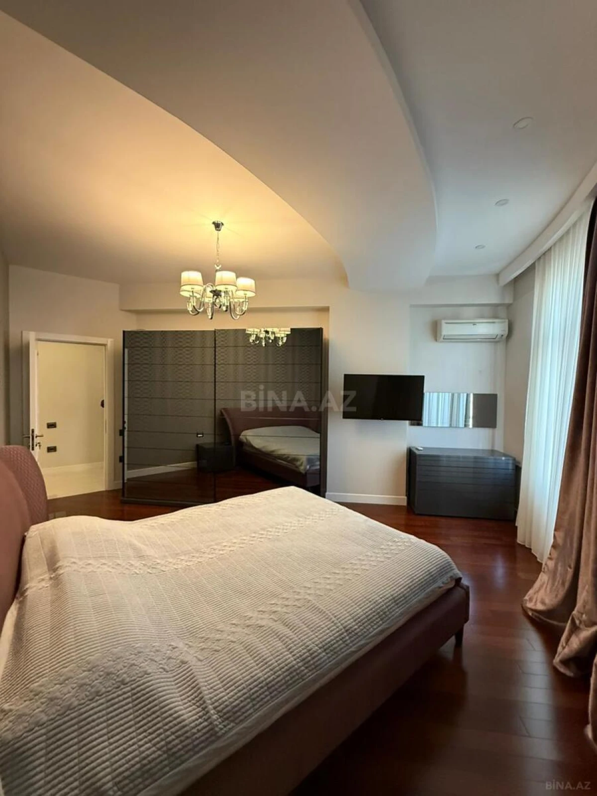 Satılır 3 otaqlı mənzil 140 m²