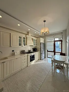 Satılır 3 otaqlı mənzil 140 m²