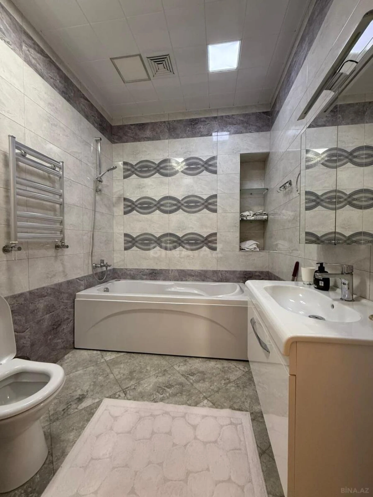 Satılır 3 otaqlı mənzil 140 m²