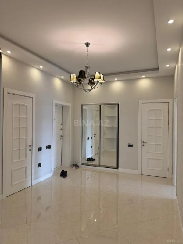 Satılır 3 otaqlı mənzil 140 m²