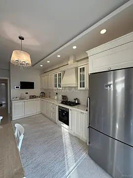 Satılır 3 otaqlı mənzil 140 m²