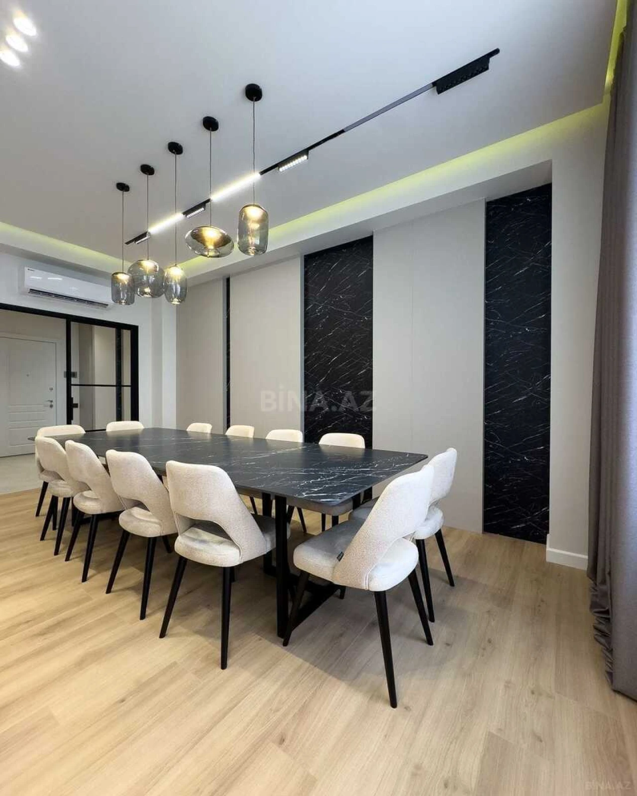Kirayə verilir 3 otaqlı mənzil 133 m²
