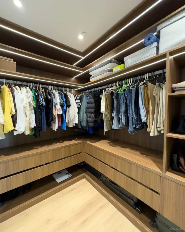 Kirayə verilir 3 otaqlı mənzil 133 m²