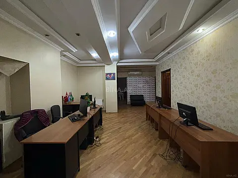 Satılır 3 otaqlı mənzil 135 m² — Bakı, İnşaatçılar 3 otaq 135.00 m²