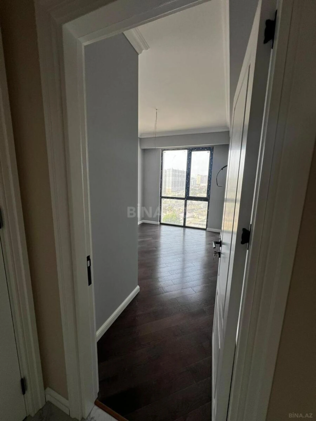 Satılır 4 otaqlı mənzil 120.8 m²