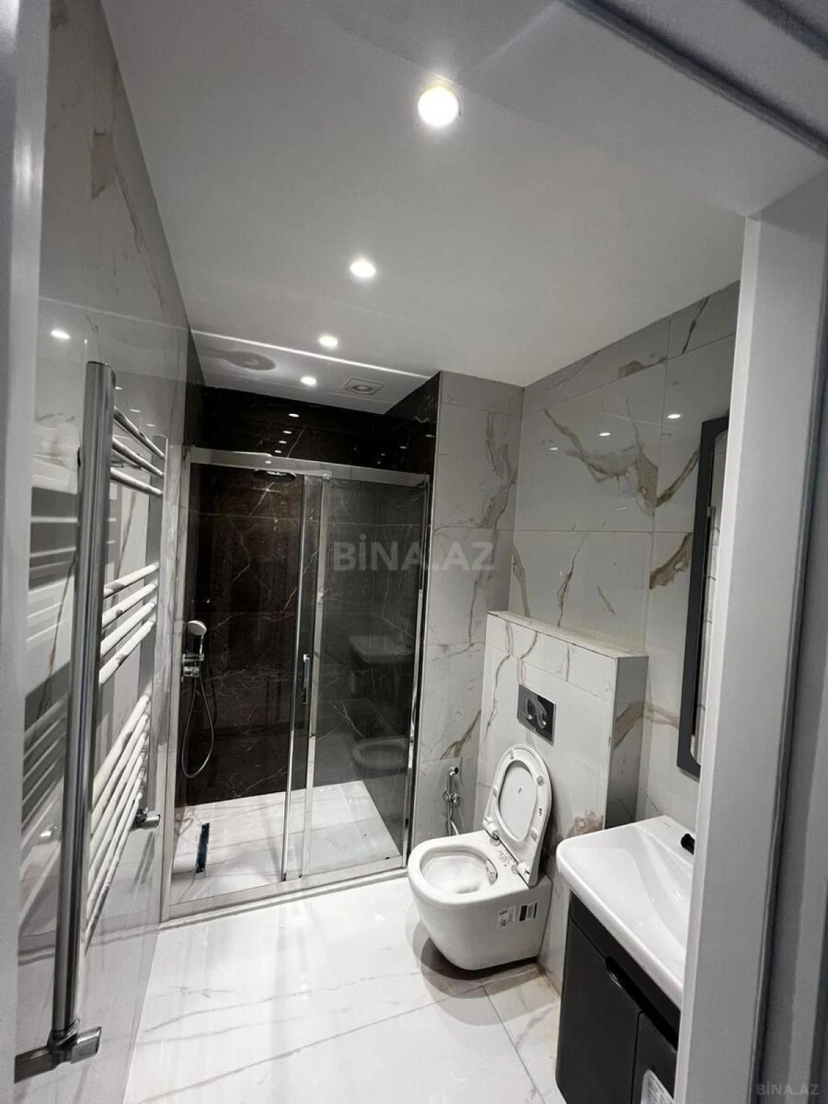 Satılır 4 otaqlı mənzil 120.8 m²