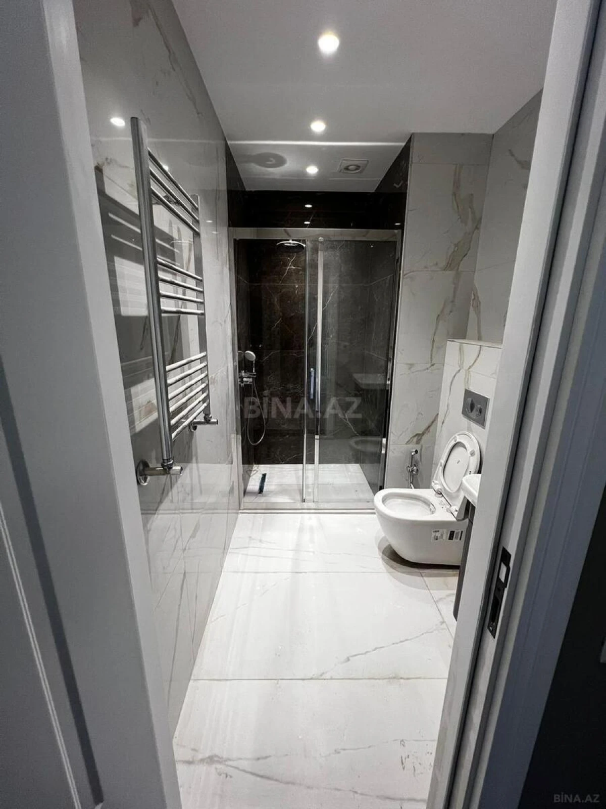 Satılır 4 otaqlı mənzil 120.8 m²