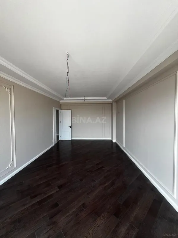 Satılır 4 otaqlı mənzil 120.8 m²