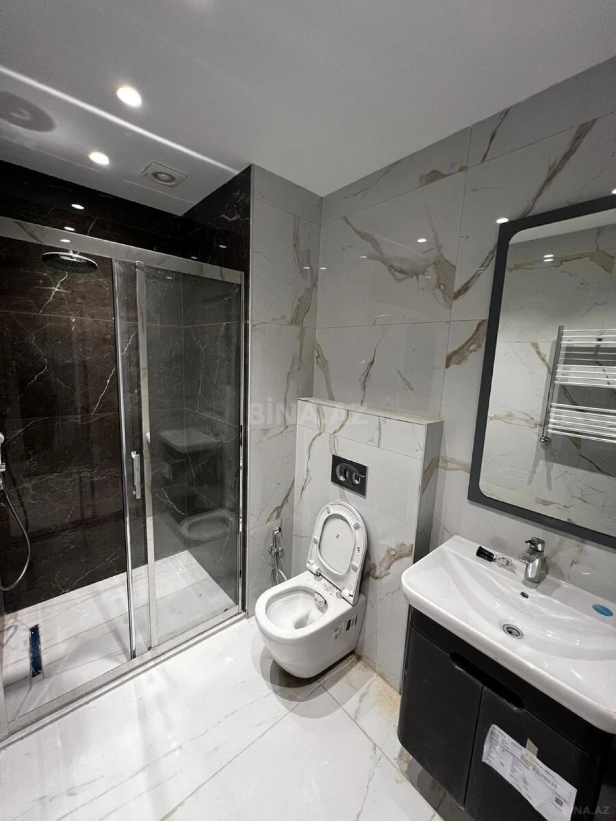 Satılır 4 otaqlı mənzil 120.8 m²