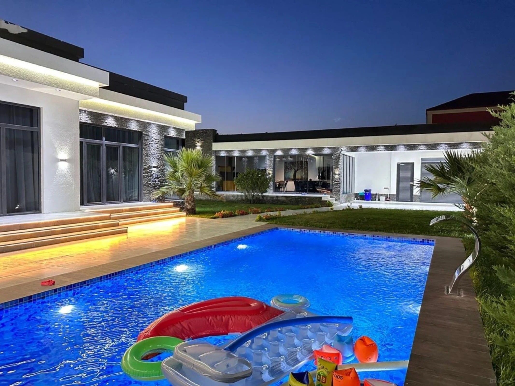 Kirayə verilir 5 otaqlı həyət evi 350 m²