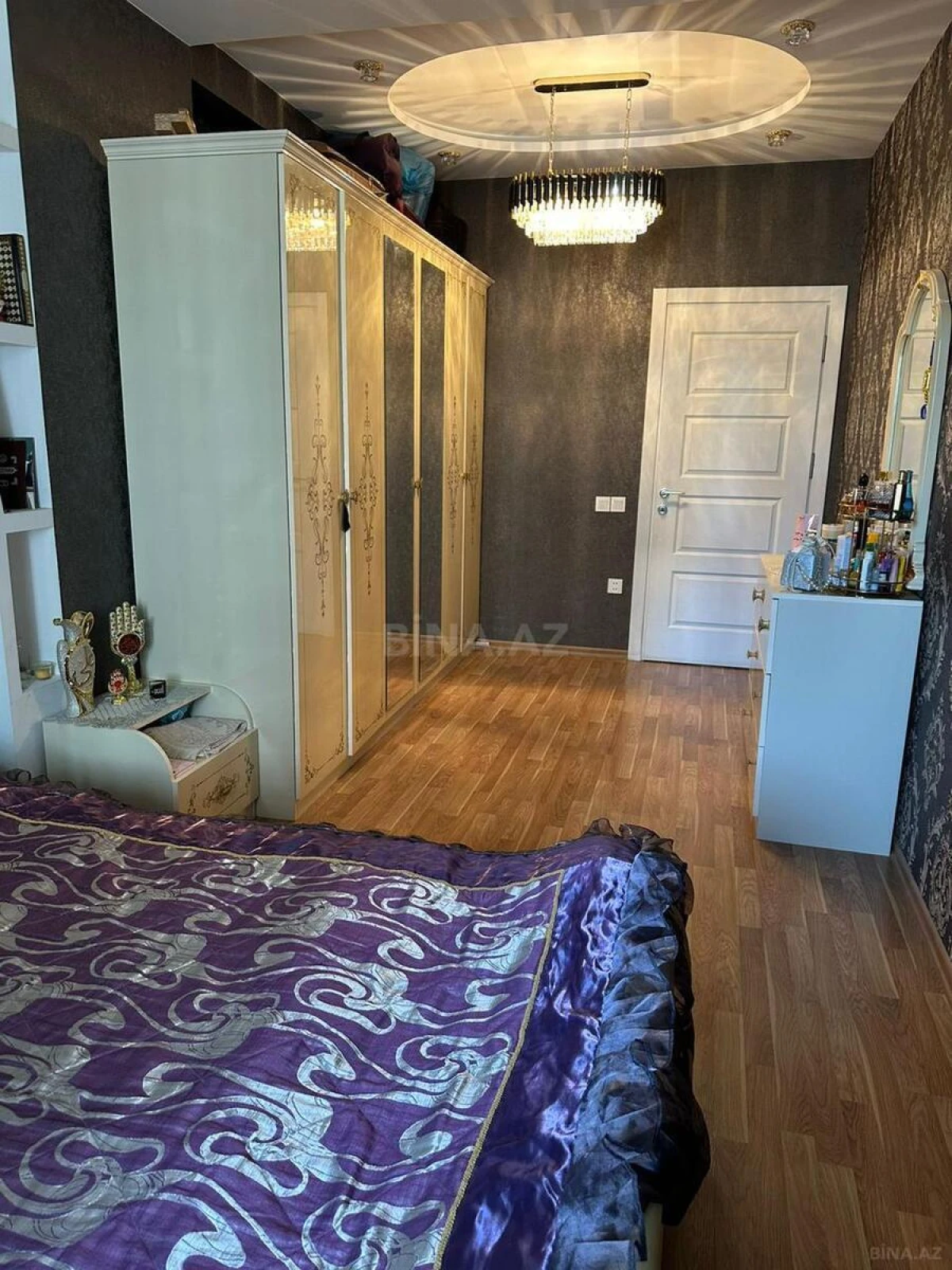 Satılır 3 otaqlı mənzil 107 m²