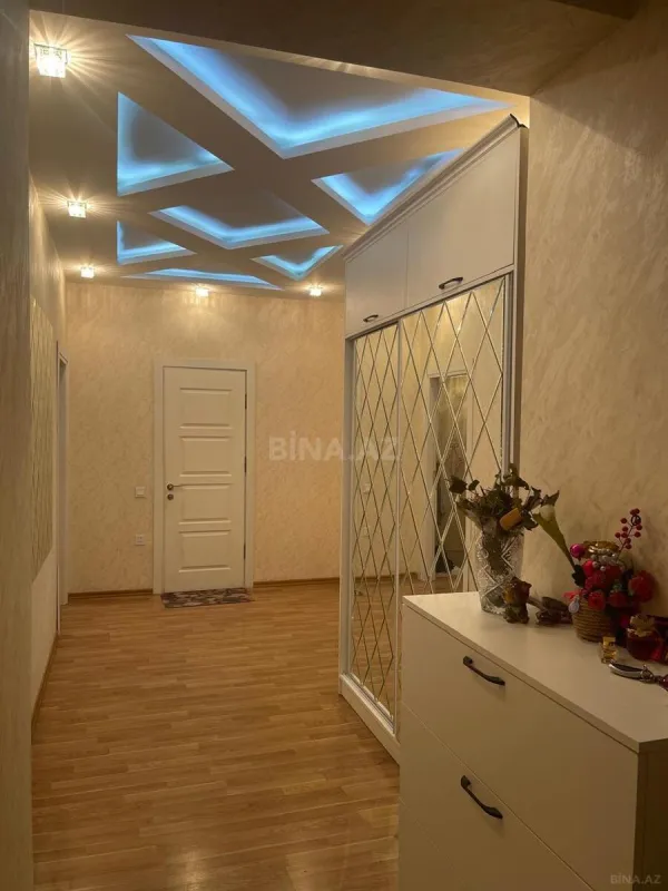 Satılır 3 otaqlı mənzil 107 m²