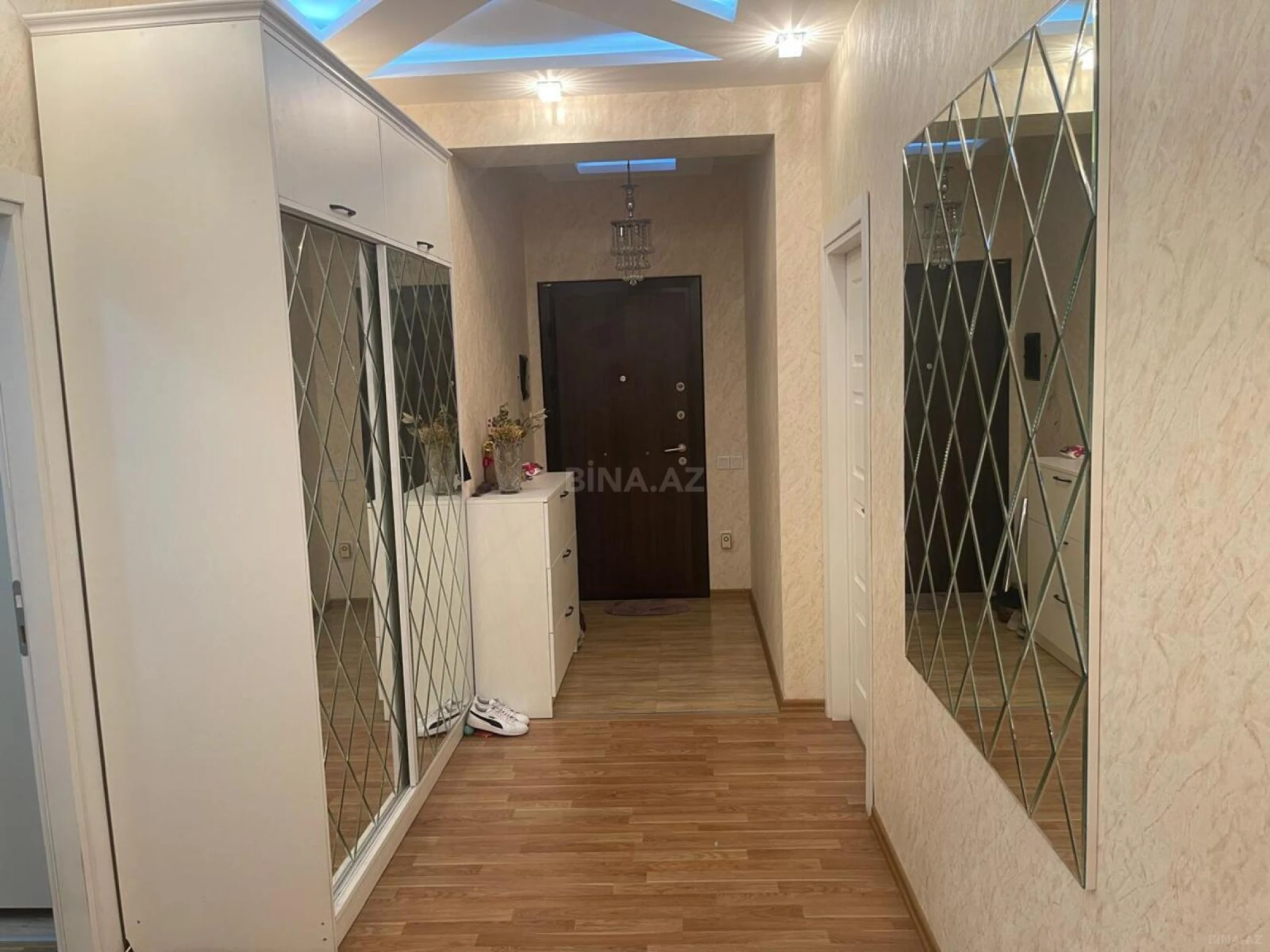 Satılır 3 otaqlı mənzil 107 m²