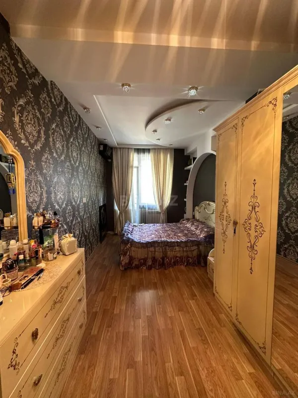 Satılır 3 otaqlı mənzil 107 m²