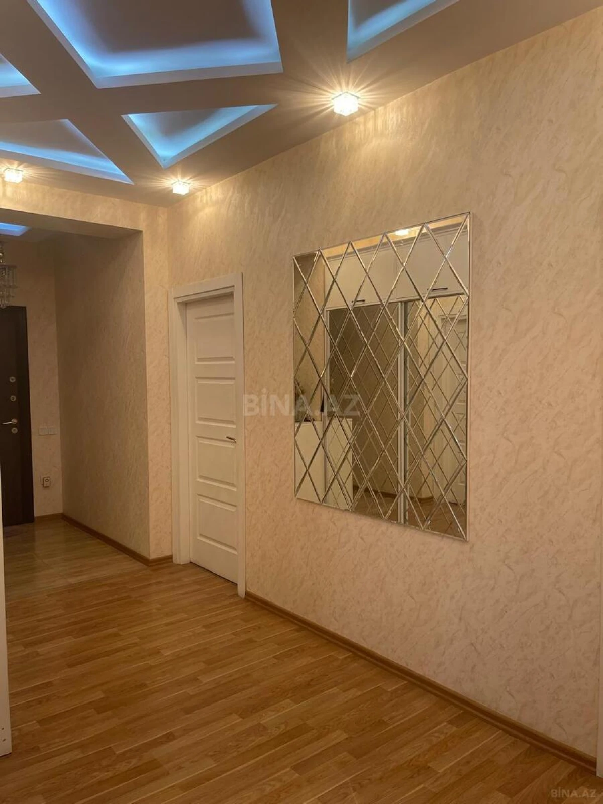 Satılır 3 otaqlı mənzil 107 m²