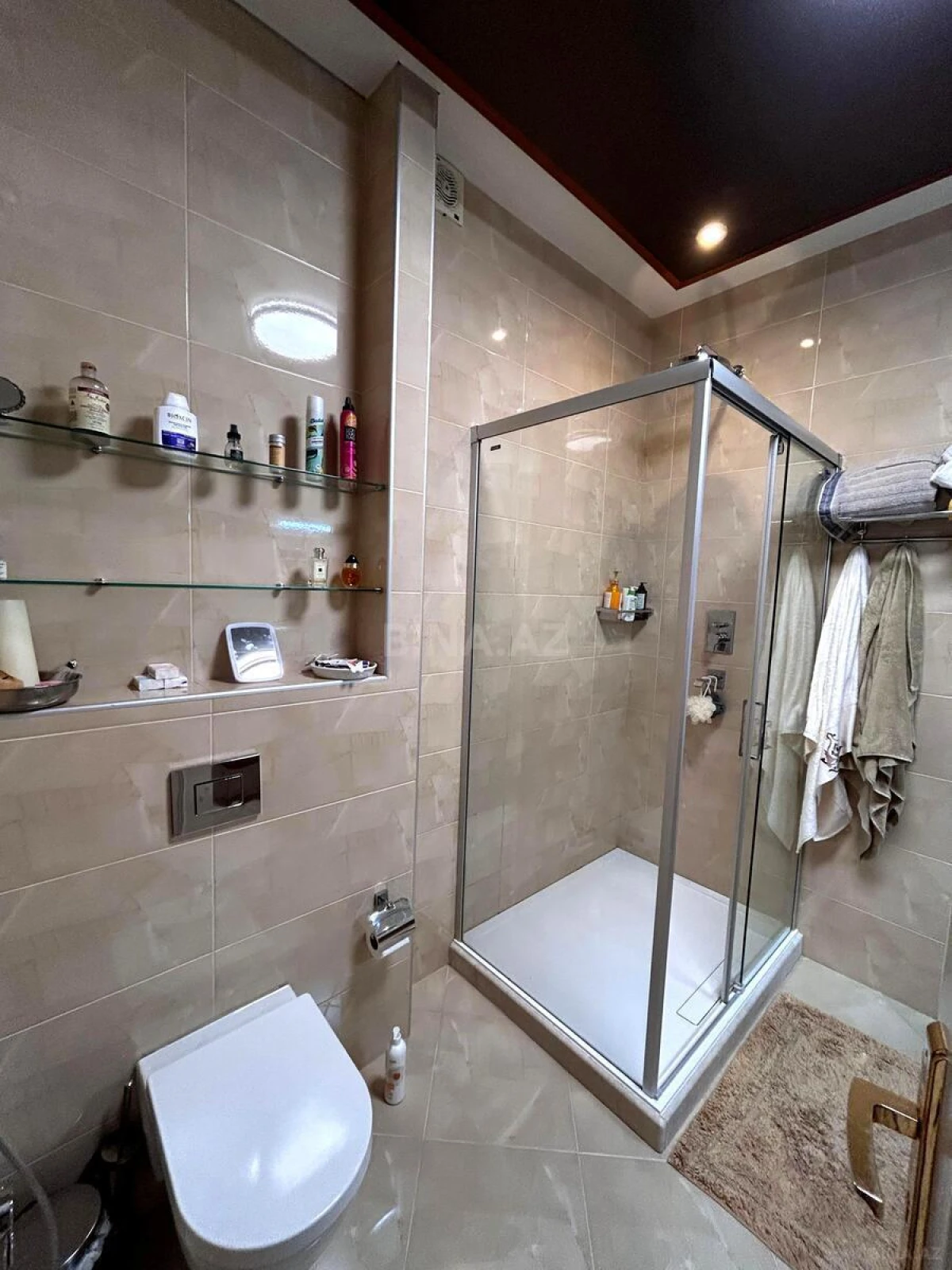 Satılır 4 otaqlı mənzil 196 m²