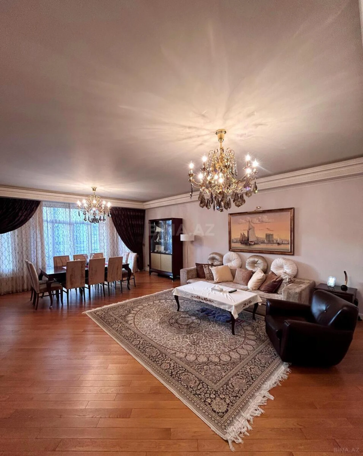 Satılır 4 otaqlı mənzil 196 m²