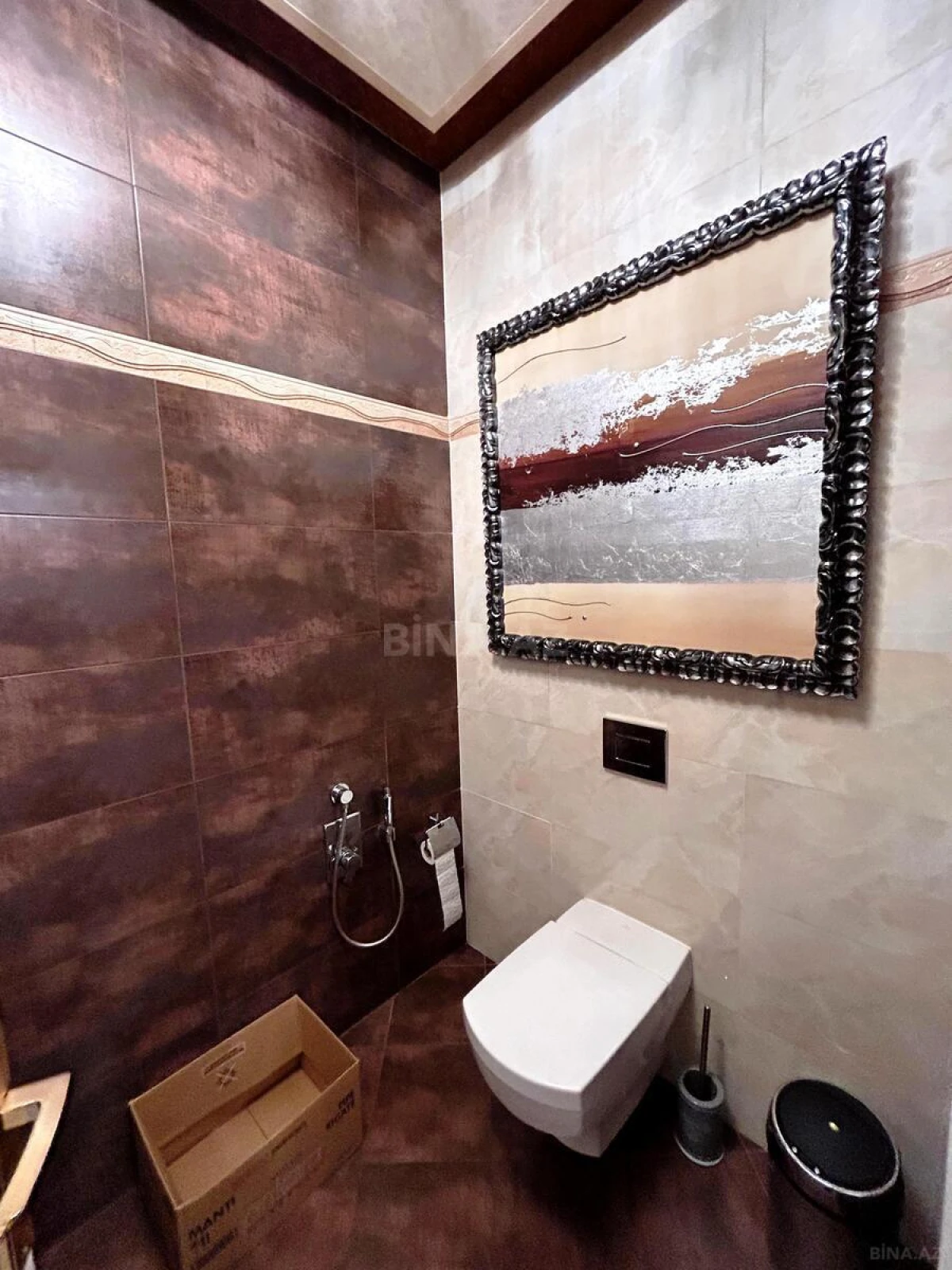 Satılır 4 otaqlı mənzil 196 m²