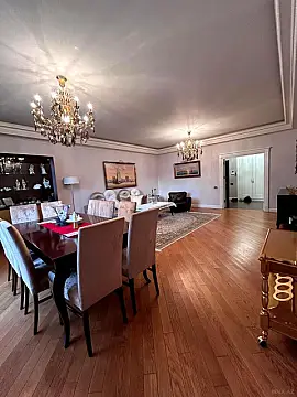 Satılır 4 otaqlı mənzil 196 m²