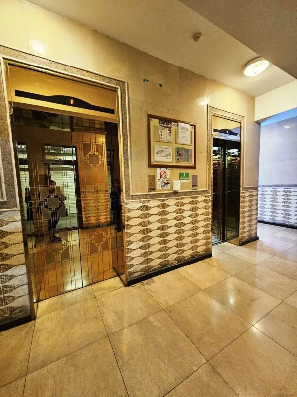 Satılır 4 otaqlı mənzil 196 m²