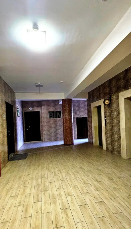 Satılır 4 otaqlı mənzil 196 m²