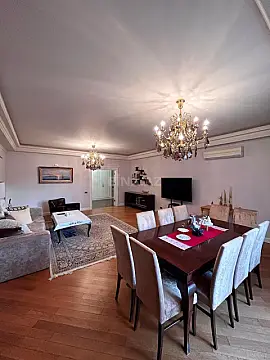Satılır 4 otaqlı mənzil 196 m²