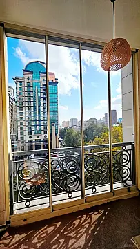 Satılır 4 otaqlı mənzil 196 m²