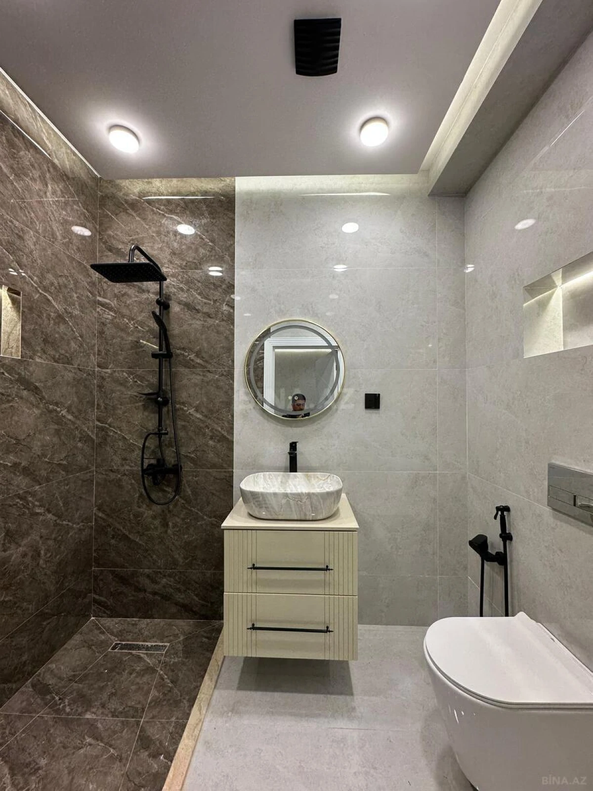 Satılır 2 otaqlı mənzil 90 m²