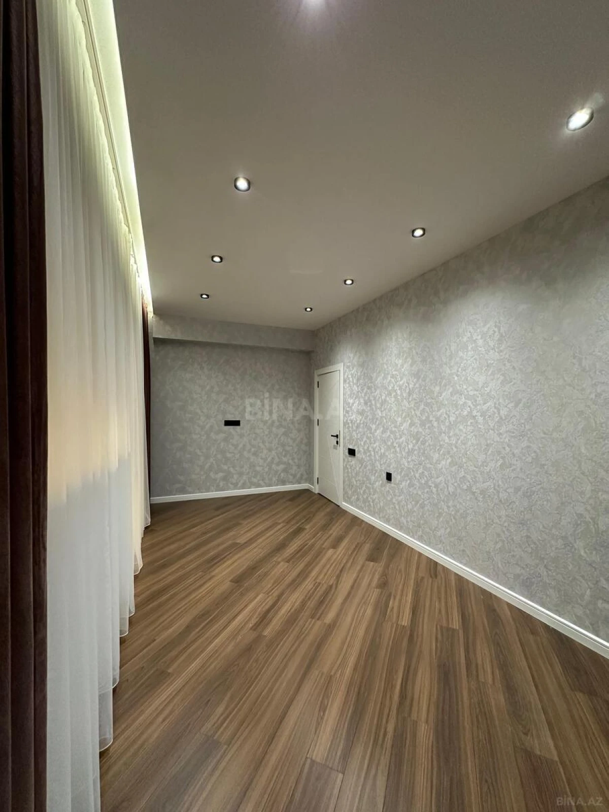 Satılır 2 otaqlı mənzil 90 m²