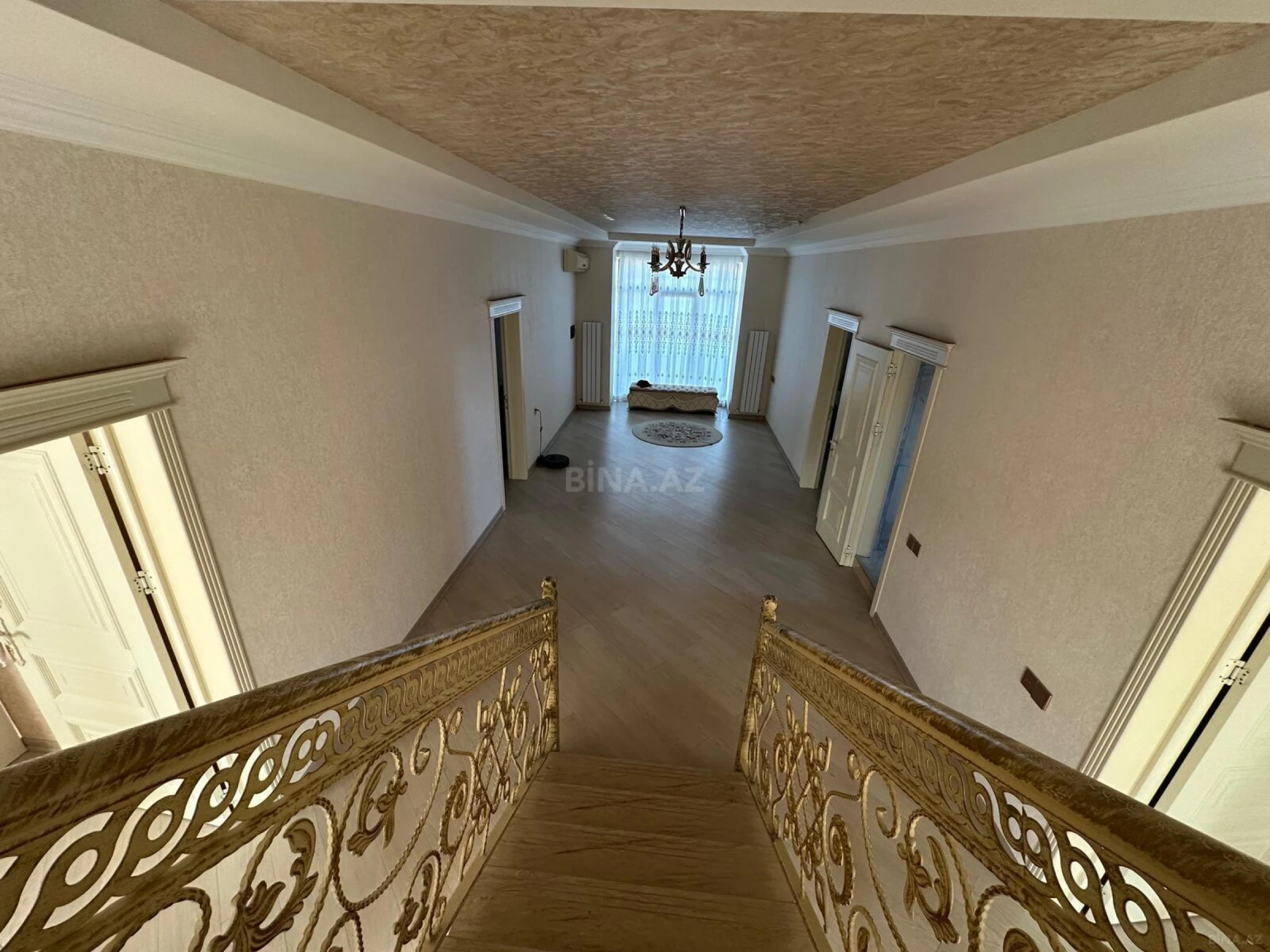 Satılır 6 otaqlı həyət evi 750 m²