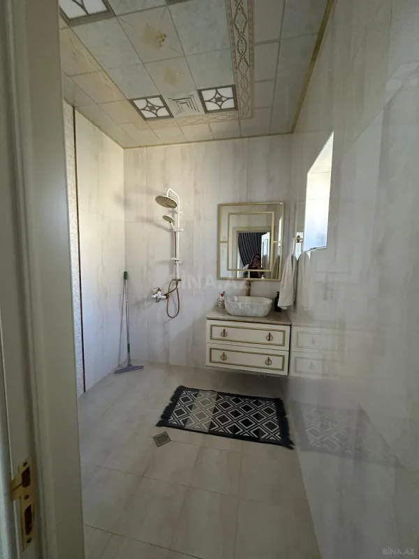 Satılır 6 otaqlı həyət evi 750 m²
