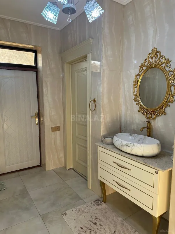 Satılır 6 otaqlı həyət evi 750 m²