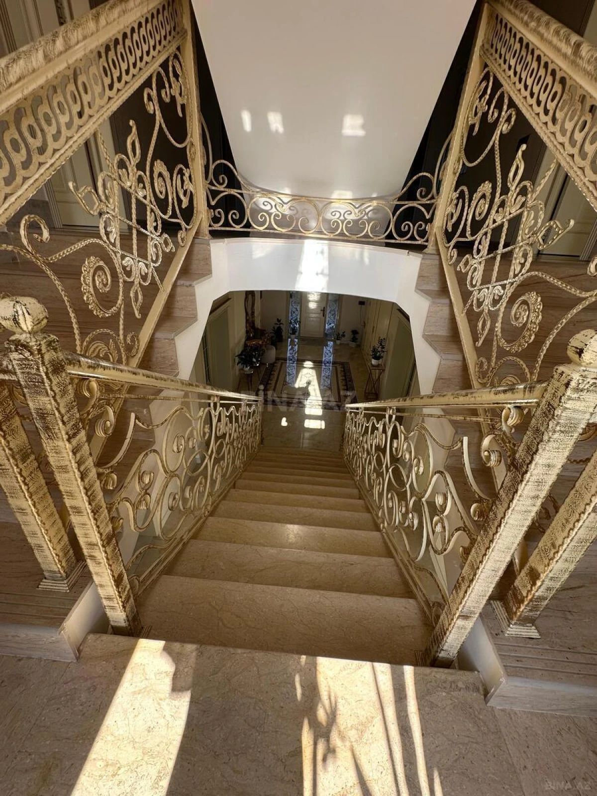 Satılır 6 otaqlı həyət evi 750 m²