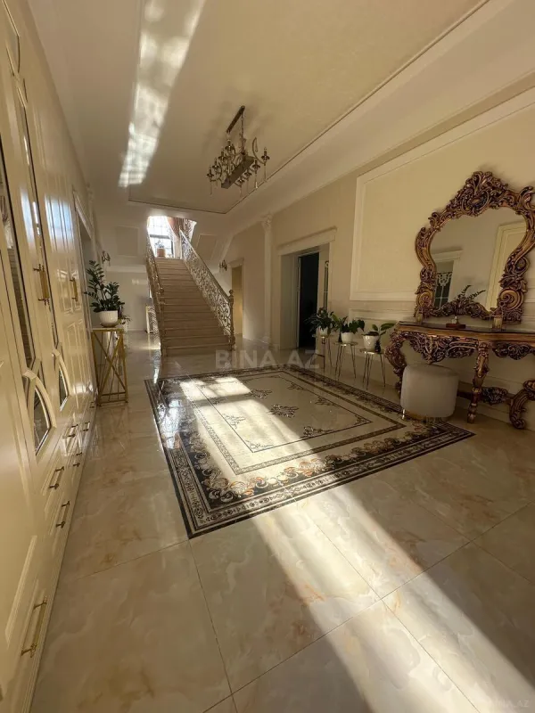 Satılır 6 otaqlı həyət evi 750 m²