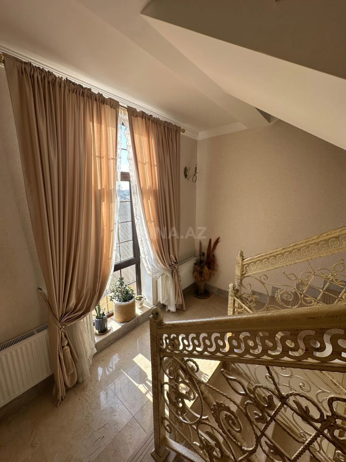 Satılır 6 otaqlı həyət evi 750 m²