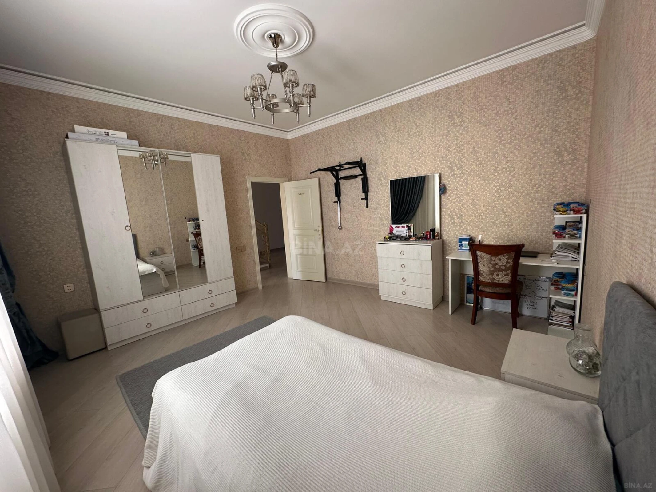 Satılır 6 otaqlı həyət evi 750 m²