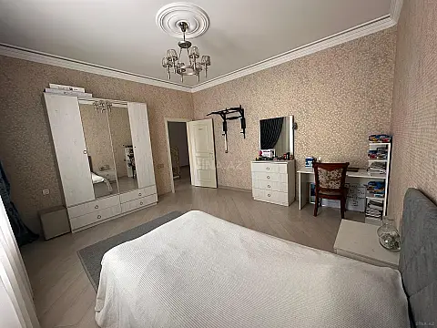 Satılır 6 otaqlı həyət evi 750 m²