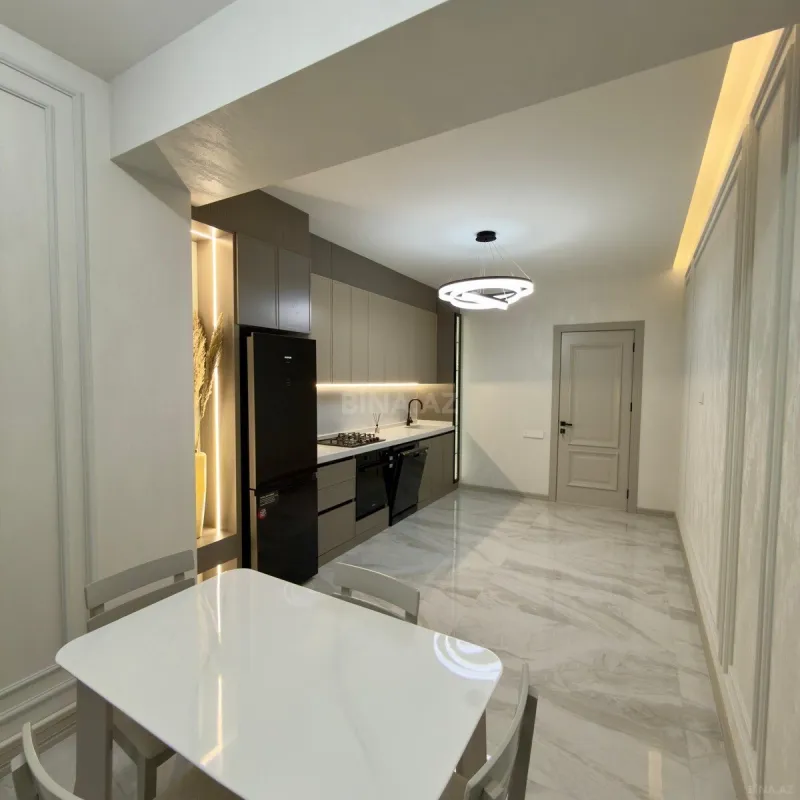 Satılır 3 otaqlı mənzil 140 m²