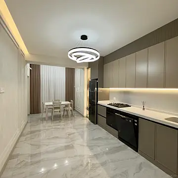 Satılır 3 otaqlı mənzil 140 m²