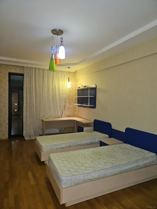 Satılır 4 otaqlı mənzil 209 m²