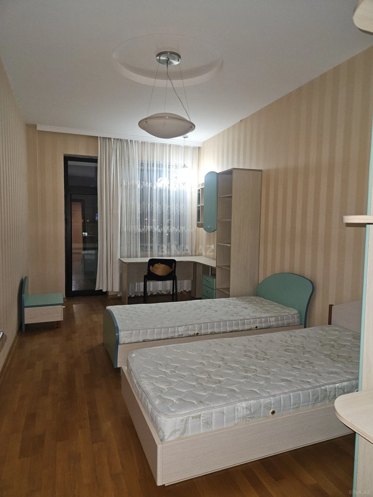 Satılır 4 otaqlı mənzil 209 m²