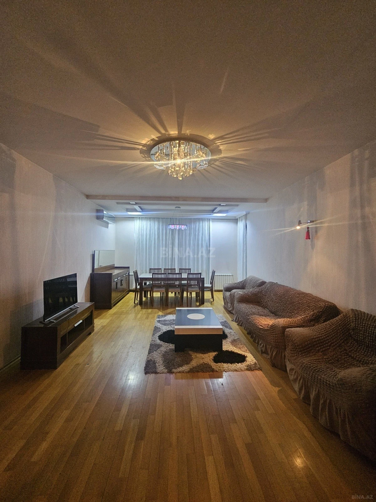 Satılır 4 otaqlı mənzil 209 m²