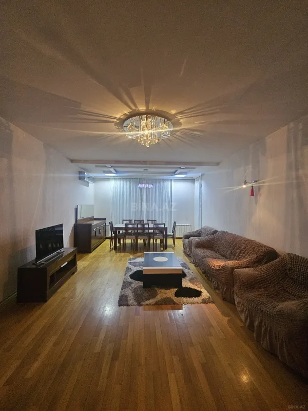 Satılır 4 otaqlı mənzil 209 m²