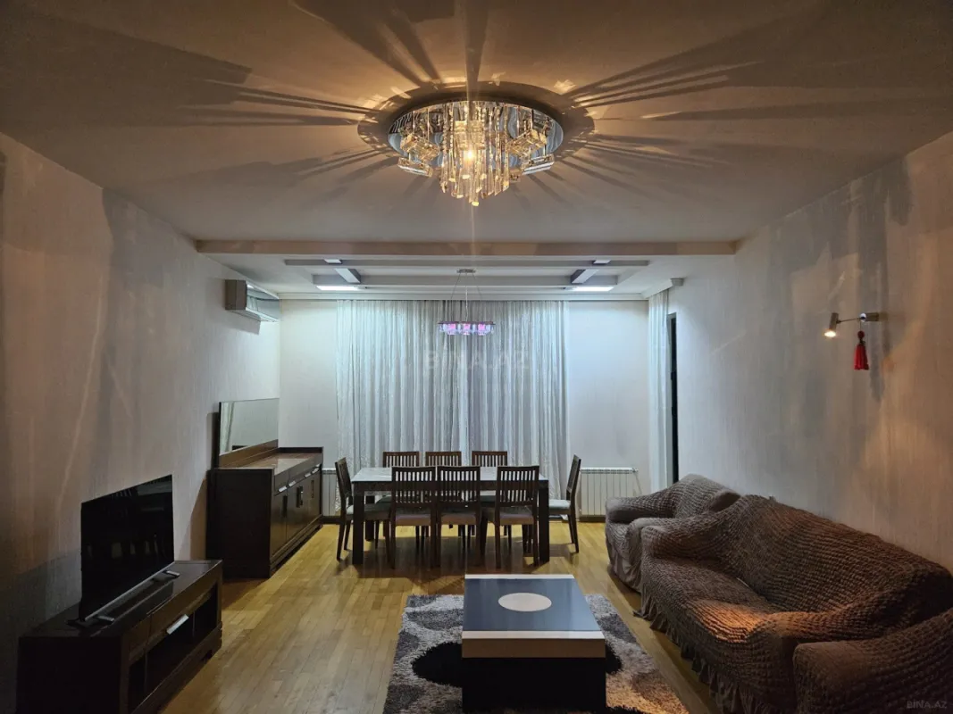 Satılır 4 otaqlı mənzil 209 m²
