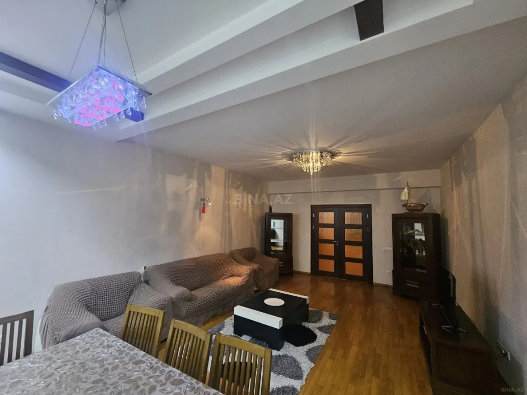 Satılır 4 otaqlı mənzil 209 m²