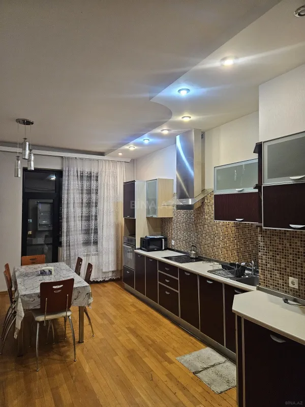 Satılır 4 otaqlı mənzil 209 m²
